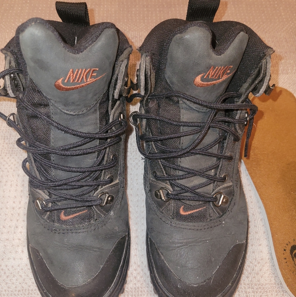 Nike ACG boots womens